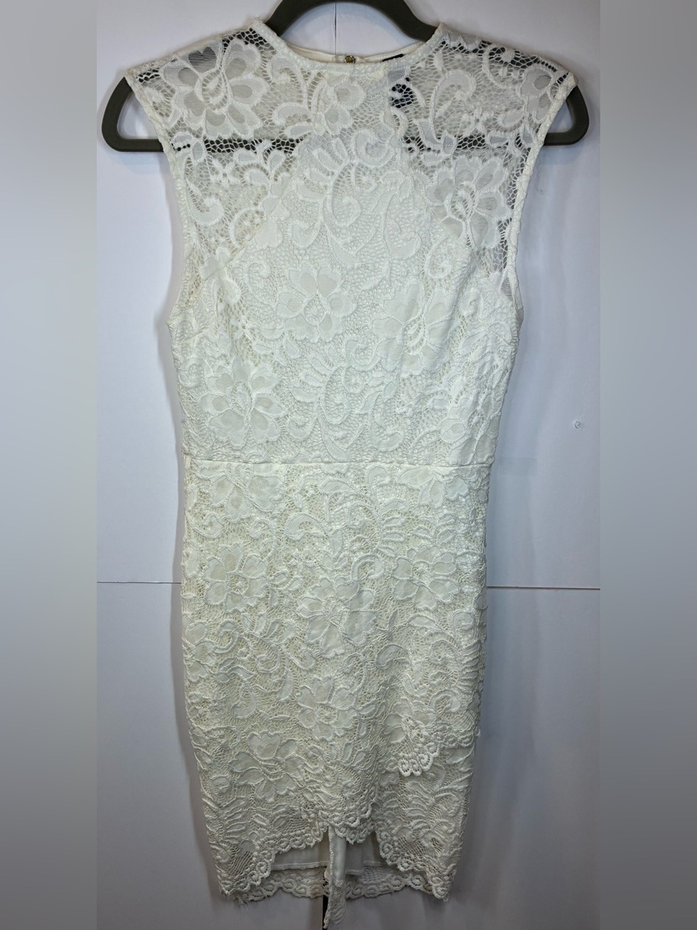 Windsor White Floral Lace Bodycon Midi Dress Sz Medium Sleeveless Scalloped Hem